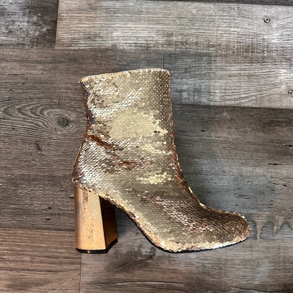 Gold sequins boots, size 7.5. - Picture 1 of 3